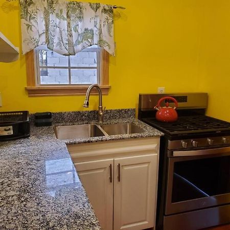 Upstairs 2 Bedroom Avalon Regia Apartment 조지타운 외부 사진