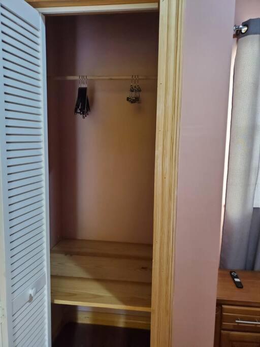 Upstairs 2 Bedroom Avalon Regia Apartment 조지타운 외부 사진