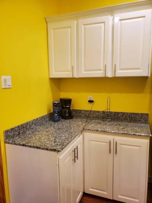 Upstairs 2 Bedroom Avalon Regia Apartment 조지타운 외부 사진