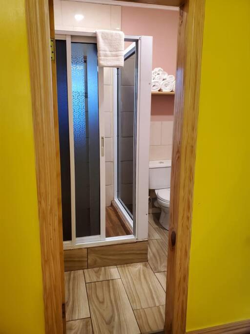 Upstairs 2 Bedroom Avalon Regia Apartment 조지타운 외부 사진