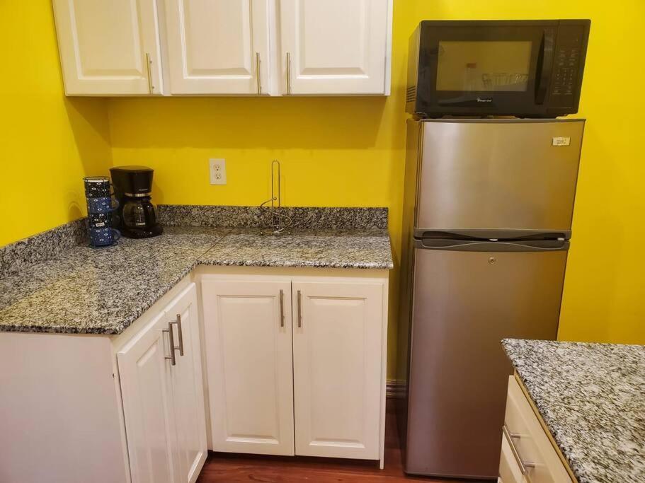 Upstairs 2 Bedroom Avalon Regia Apartment 조지타운 외부 사진